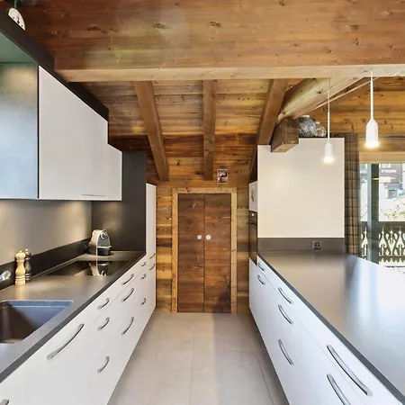 Reine By Mrs Miggins *